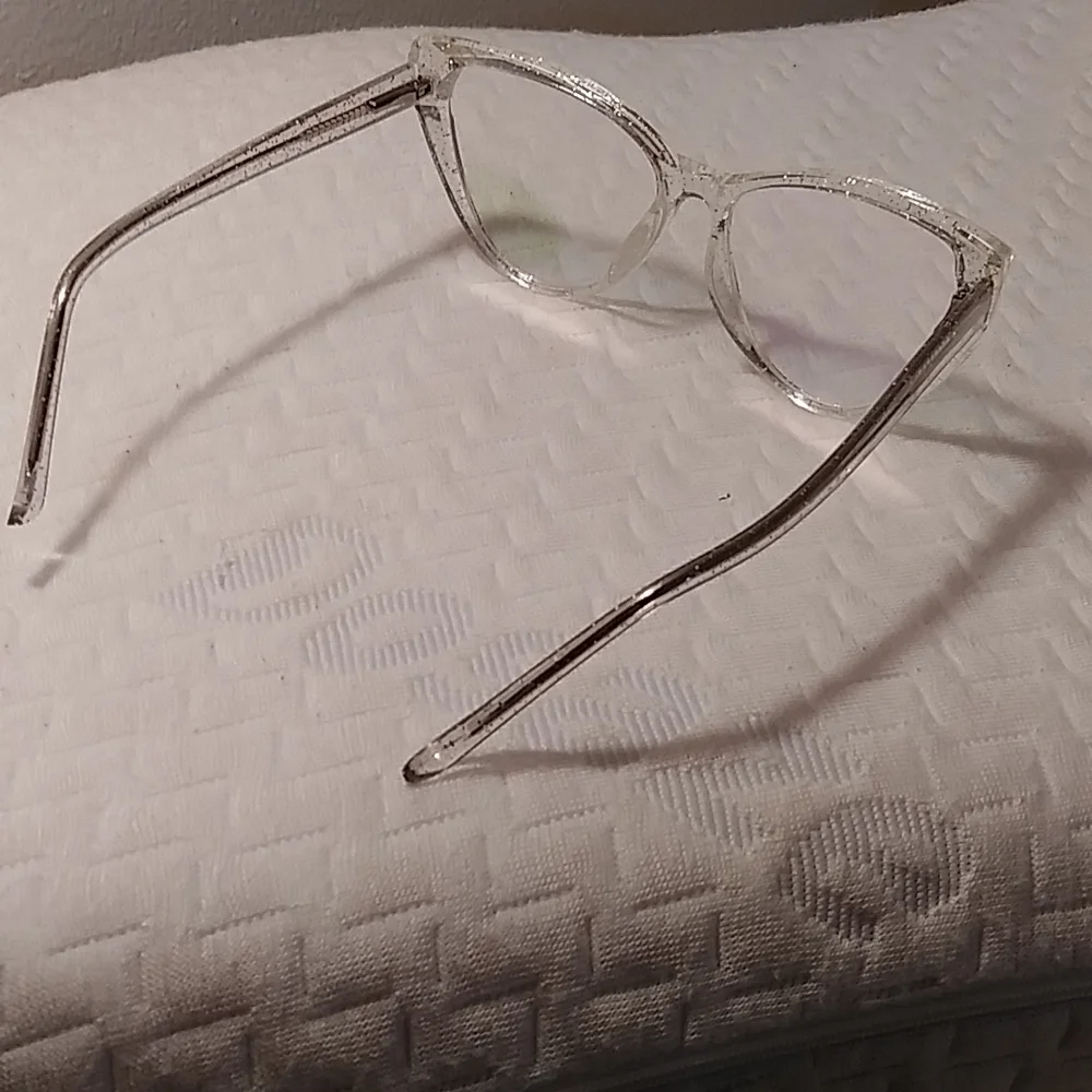 Women's Fashion Glasses - Picture 3 of 6
